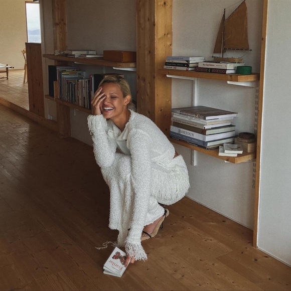 NA-KD Set - Off White Knitted Overlap Fringe Detail Sweater & Skirt - Picture 3 of 11